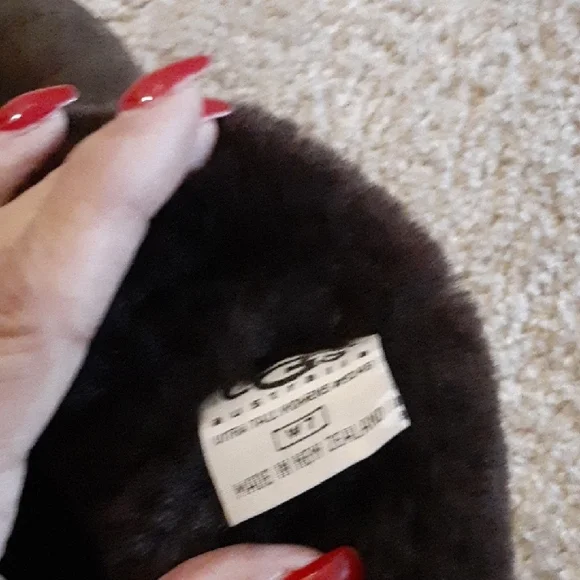 UGG Brown Winter Boots with Patterned Stitching - Picture 7 of 10